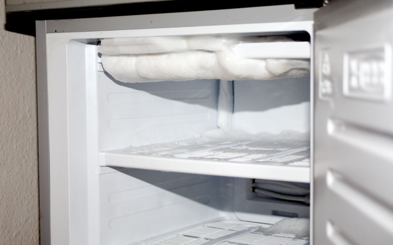 Comment dégivrer son frigo sans effort et sans produit chimique